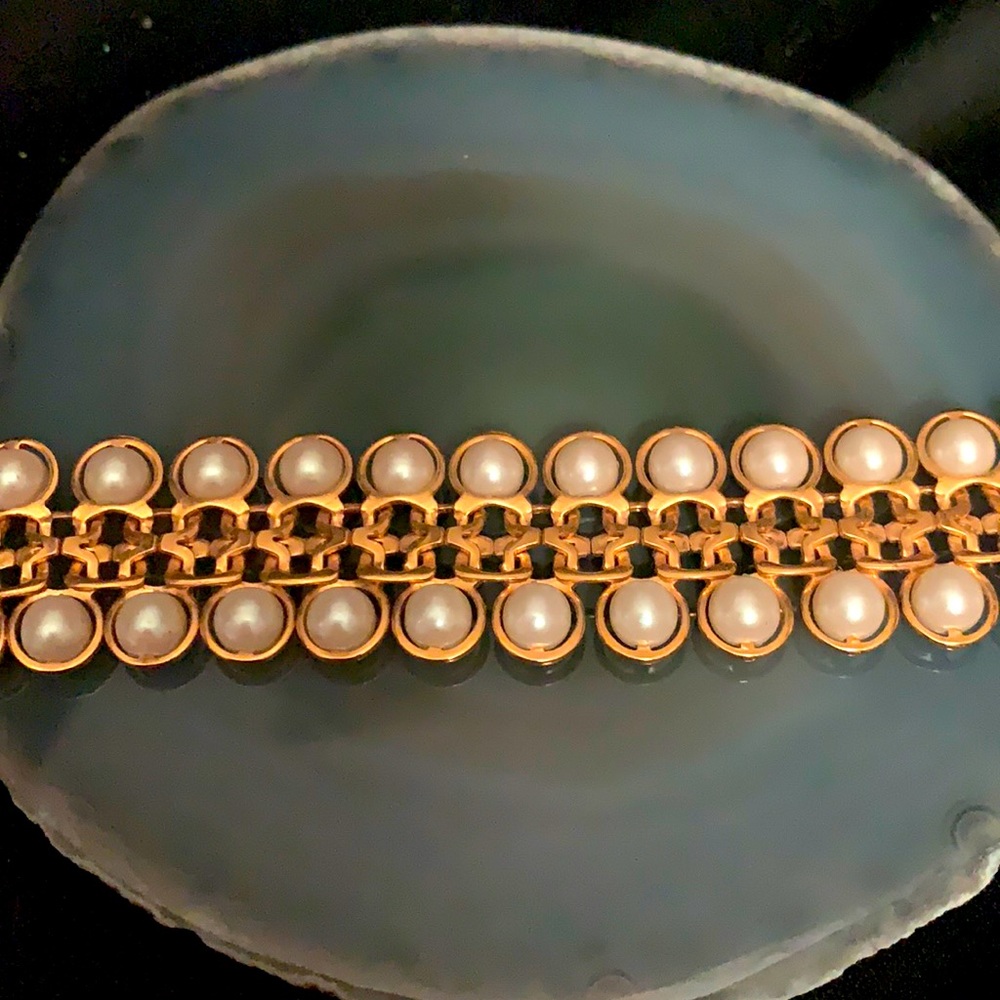 Vintage Avon faux pearl bracelet